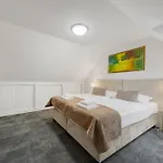 Hotel Reverie - Dependance, Check-in At Metropolitan Star 3*