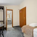 Reverie - Dependance, Check-in At Metropolitan Star Hotel Bratislava