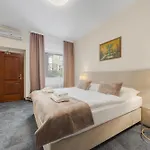 Reverie - Dependance, Check-in At Metropolitan Star Hotel 3*