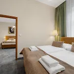 Hotel Reverie - Dependance, Check-in At Metropolitan Star