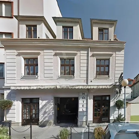 Reverie - Dependance, Check-in At Metropolitan Star