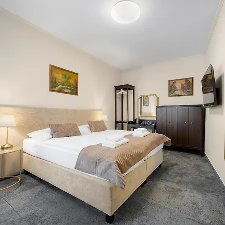 Hotel Reverie - Dependance, Check-in At Metropolitan Star