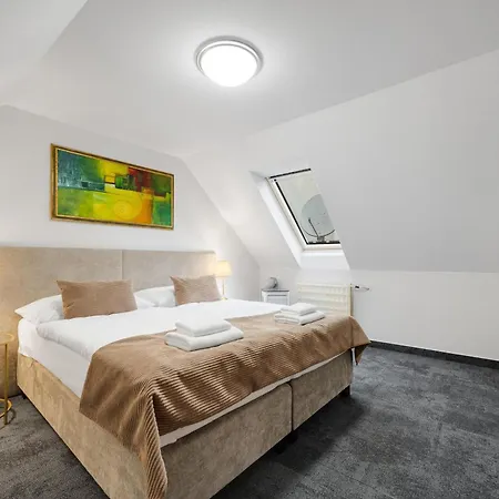 Reverie - Dependance, Check-in At Metropolitan Star 3*