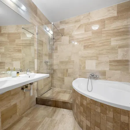 Reverie - Dependance, Check-in At Metropolitan Star Братислава