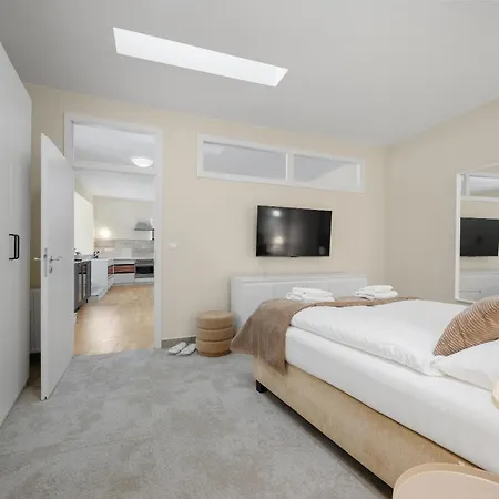 Reverie - Dependance, Check-in At Metropolitan Star Отель