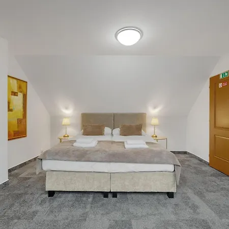 Reverie - Dependance, Check-in At Metropolitan Star Братислава