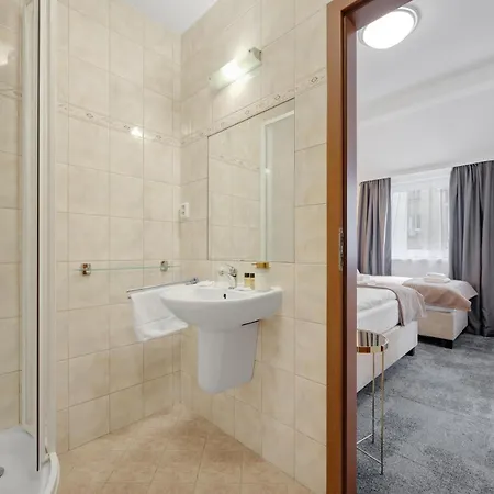 Reverie - Dependance, Check-in At Metropolitan Star 3*