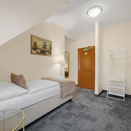 Reverie - Dependance, Check-in At Metropolitan Star Отель