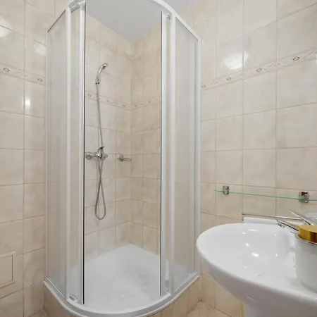 Отель Reverie - Dependance, Check-in At Metropolitan Star Братислава