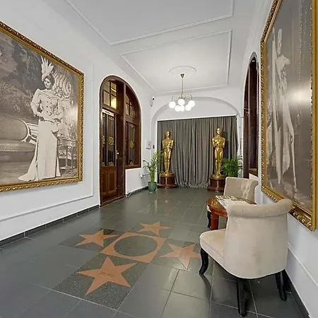 Reverie - Dependance, Check-in At Metropolitan Star 3*