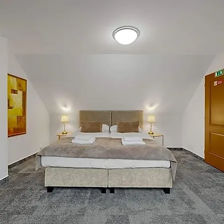 Otel Reverie - Dependance, Check-in At Metropolitan Star Bratislava