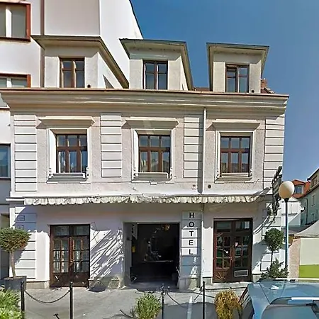 Reverie - Dependance, Check-in At Metropolitan Star 3*