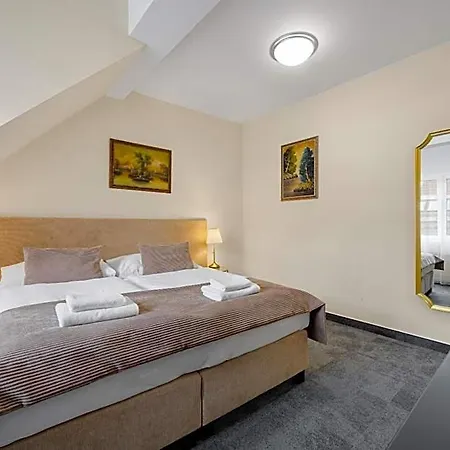 Reverie - Dependance, Check-in At Metropolitan Star