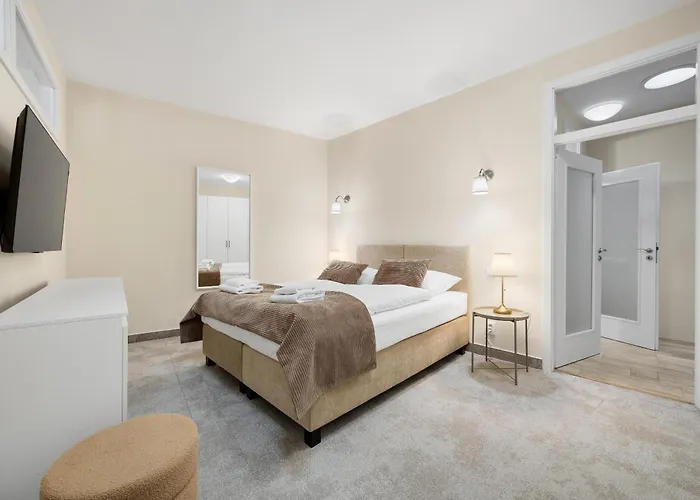 Reverie - Dependance, Check-in At Metropolitan Star