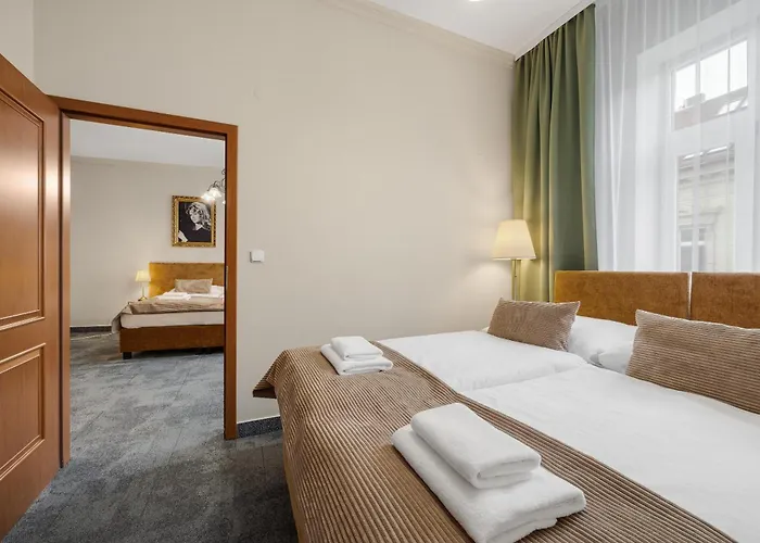 Hotel Reverie - Dependance, Check-in At Metropolitan Star