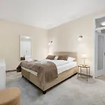 Reverie - Dependance, Check-in At Metropolitan Star