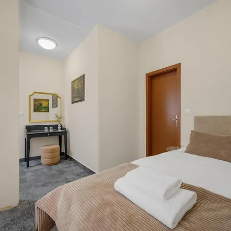 Reverie - Dependance, Check-in At Metropolitan Star מלון 3*