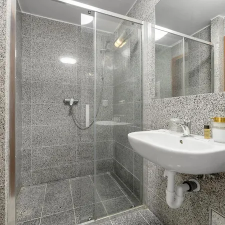 Reverie - Dependance, Check-in At Metropolitan Star 3* ברטיסלאבה